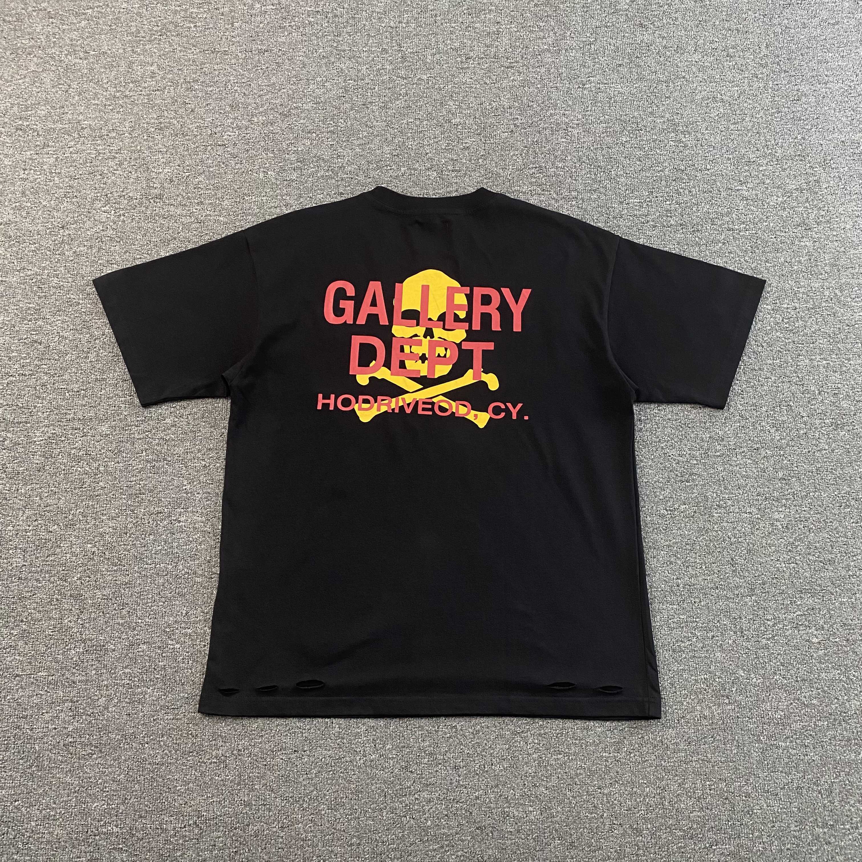 GALLERY DEPT. DISTRESSED SKULL & BONES T-SHIRT