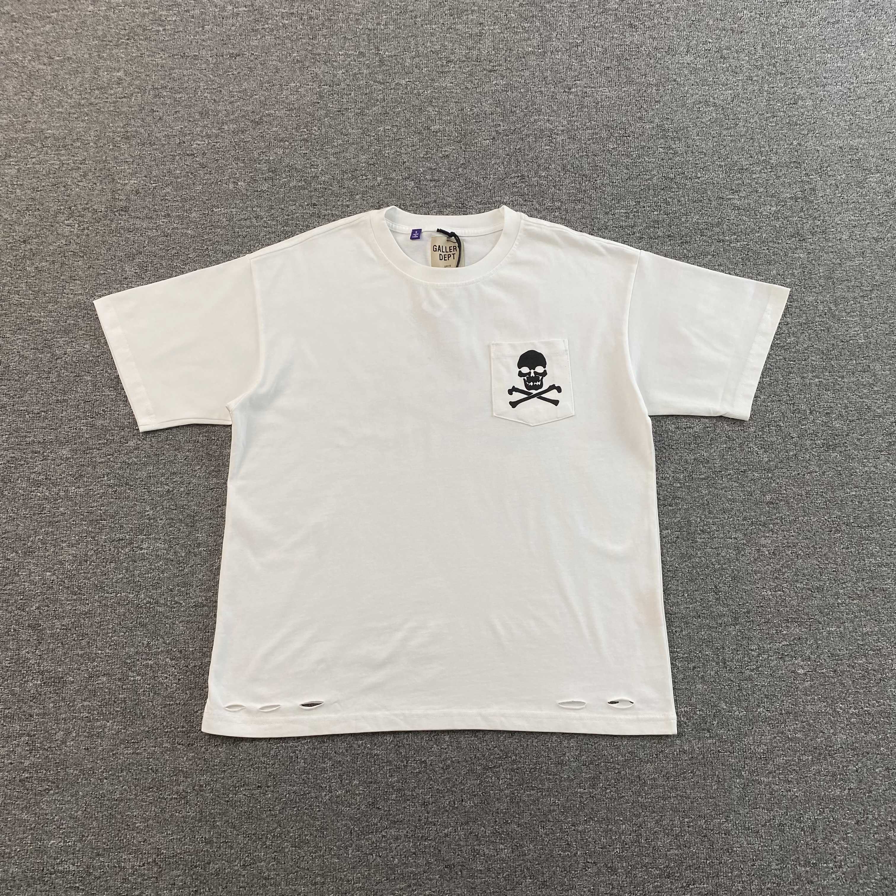 GALLERY DEPT. DISTRESSED SKULL & BONES T-SHIRT