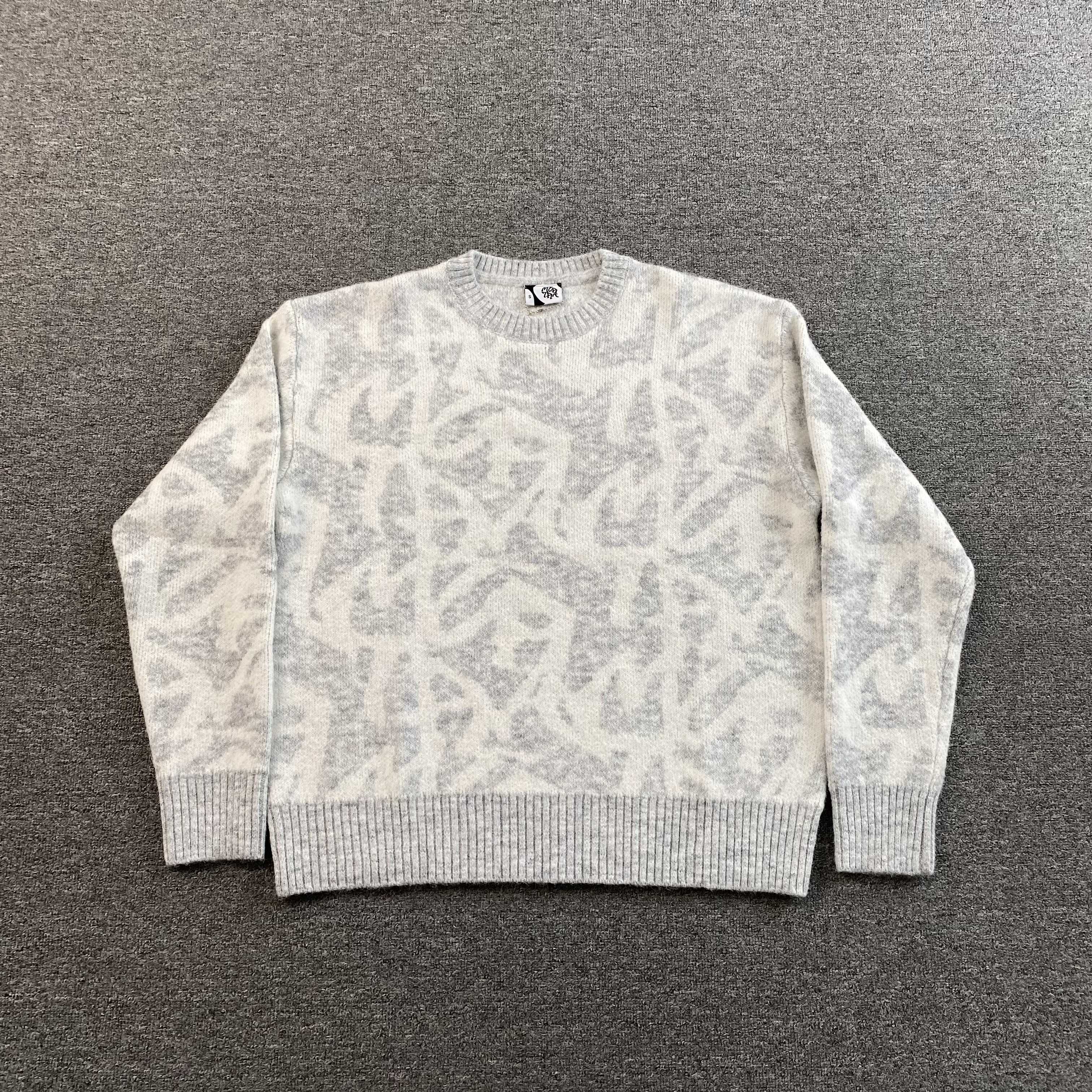 MERTRA ALL OVER ALPACA SWEATER GREY